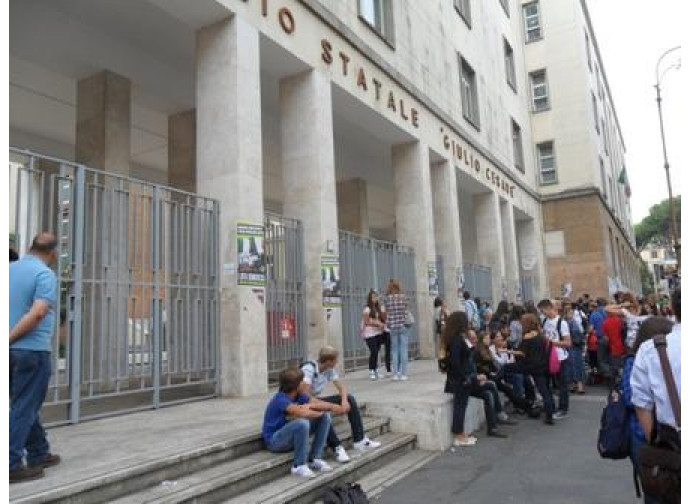 L'entrata del liceo Giulio Cesare, Roma