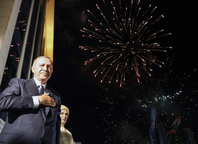 Erdogan festeggia la vittoria
