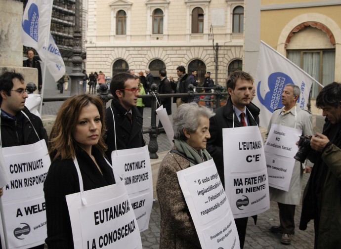 Manifestazione per l'eutanasia legale in Italia Manifestazione per l'eutanasia legale in Italia