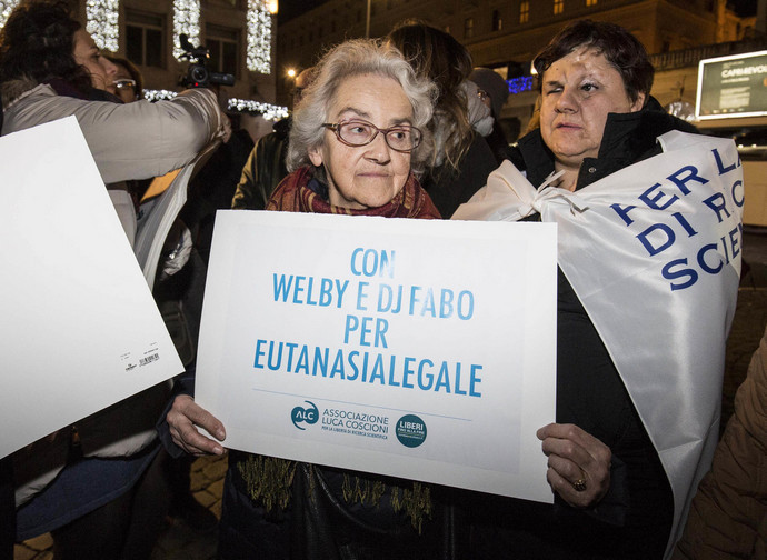 Una manifestazione pro-eutanasia dell'associazione Luca Coscioni Una manifestazione pro-eutanasia dell'associazione Luca Coscioni
