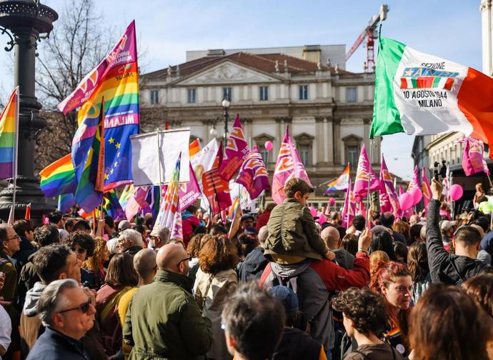 La manifestazione sabato scorso a Milano delle famiglie arcobaleno La manifestazione sabato scorso a Milano delle famiglie arcobaleno