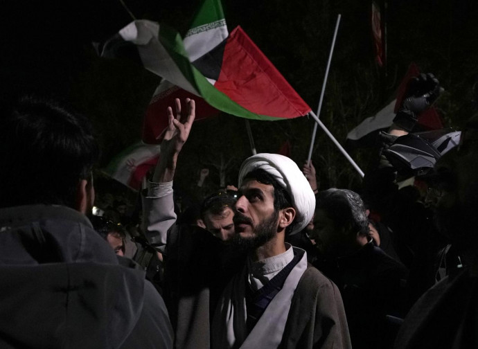 Festeggiamenti in Iran dopo il bombardamento di Israele (La Presse) Festeggiamenti in Iran dopo il bombardamento di Israele (La Presse)