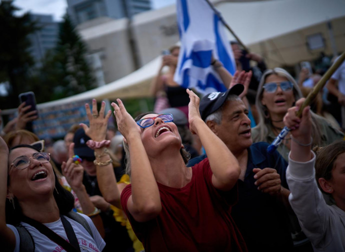 Festa a Tel Aviv per l'accordo di pace (La Presse) Festa a Tel Aviv per l'accordo di pace (La Presse)