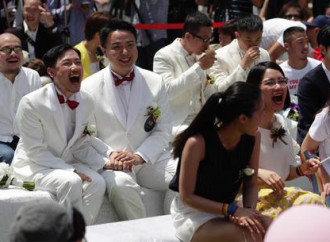 Primo giorno di "nozze" gay a Taiwan. E' boom.