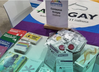 Fiera del volontariato: brochure sul sesso orale gay