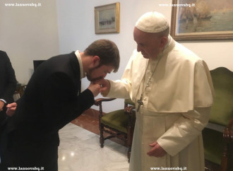 Il Papa incontra Thomas: "Trasferiamo Alfie a Roma"