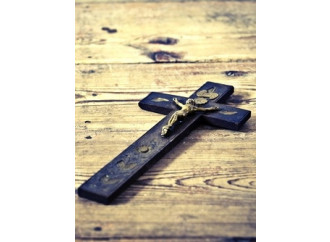 Atei all’attacco: via Bibbie, preghiere e segni religiosi