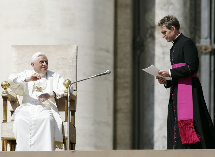 Mons. Gaenswein con Benedetto XVI