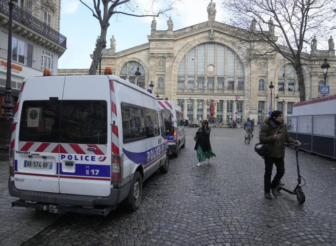 Gare du Nord, polizia sul luogo dell'attentato Gare du Nord, polizia sul luogo dell'attentato