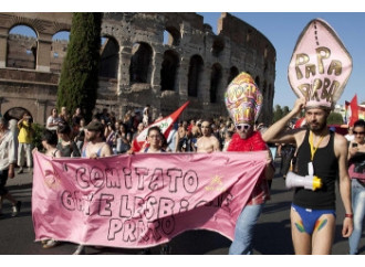 Un ignaro al GayPride, cornuto e mazziato dalla Rai