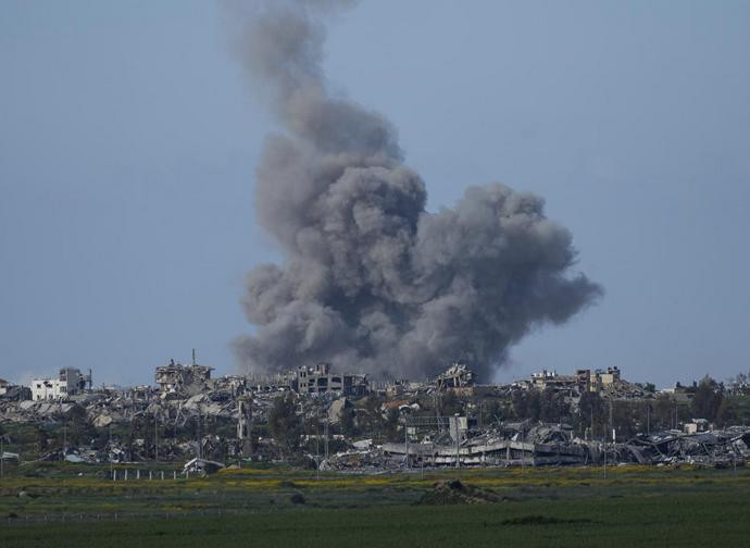 Bombardamento su Gaza (LaPresse)