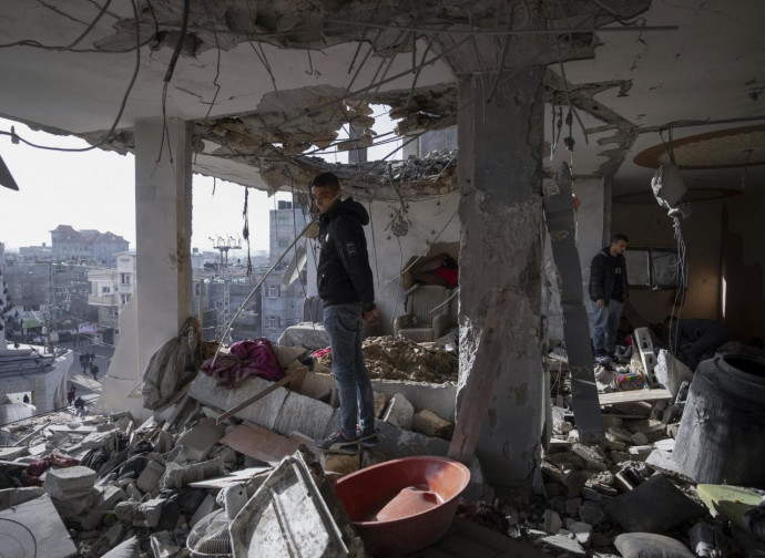 Gaza, dopo un bombardamento (La Presse) Gaza, dopo un bombardamento (La Presse)