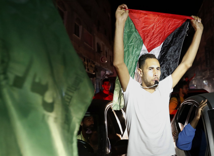 Palestinesi festeggiano il cessate-il-fuoco Palestinesi festeggiano il cessate-il-fuoco