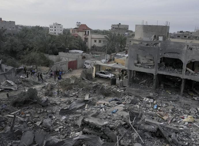 Il bombardamento a Al Zawayd, nel centro della Striscia di Gaza Il bombardamento a Al Zawayd, nel centro della Striscia di Gaza