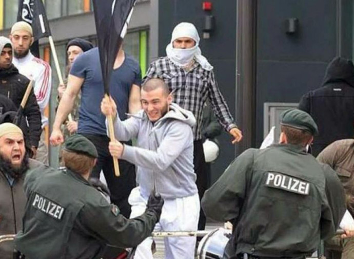 Scontro fra radicali islamici e polizia tedesca