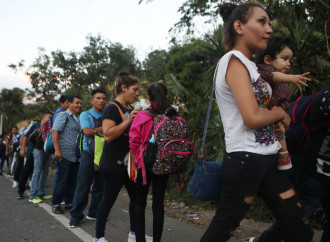 Una nuova carovana di emigranti è partita dall’Honduras diretta negli Stati Uniti