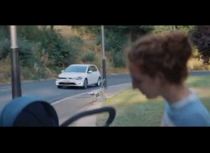 Spot della Golf, la scena incriminata Spot della Golf, la scena incriminata