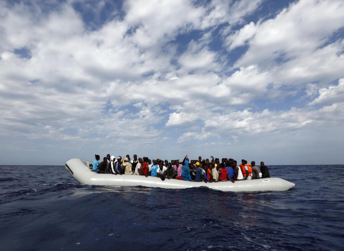 Gommone nel Mediterraneo