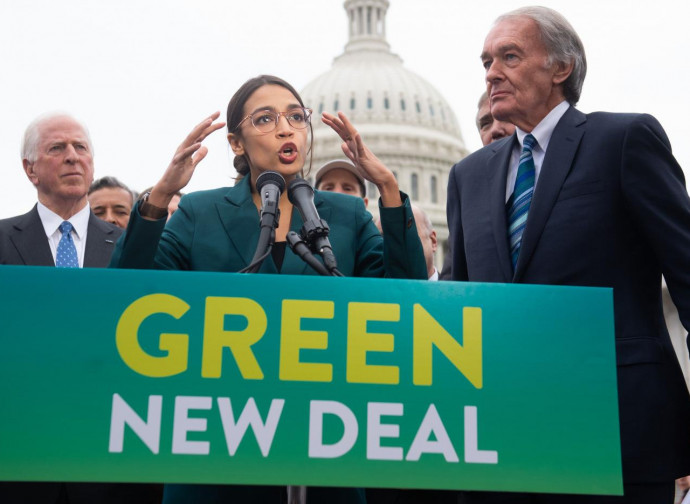 Alexandria Ocasio Cortez presenta il Green New Deal Alexandria Ocasio Cortez presenta il Green New Deal