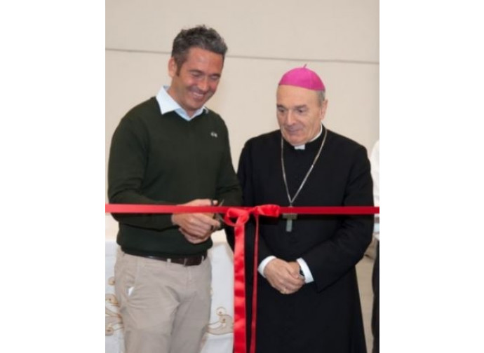 L'inaugurazione di Holyart con il vescovo Camisasca