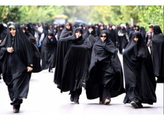 Iran, donne sotto il velo da 35 anni