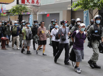 Hong Kong commissariata. E guai a chi protesta (in Italia)