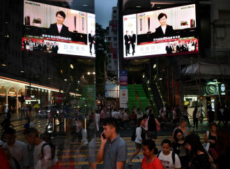 Hong Kong, Carrie Lam ritira la legge della discordia