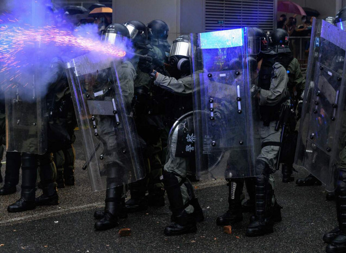 Polizia in azione a Hong Kong