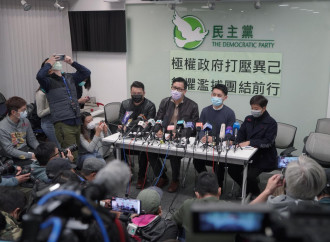 Hong Kong: arrestarne 53 per "educarne" milioni