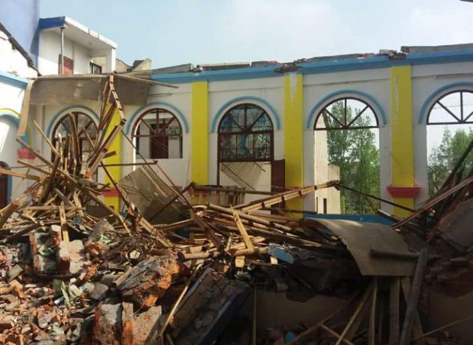 Macerie di una chiesa distrutta nello Hubei