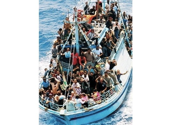Barcone di immigrati Barcone di immigrati