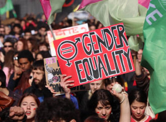 Corsi di rieducazione per le ostetriche "ribelli" al gay pride
