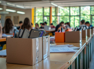 No ai cellulari in classe, un divieto salutare