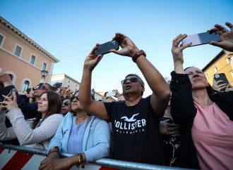 Like-dipendenza, il vuoto dietro le tendenze virali