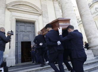 Il vescovo mette in riga i preti: «Il diritto al funerale non è assoluto»