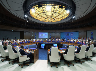 La Nato sceglie la guerra e il riarmo che non può sostenere