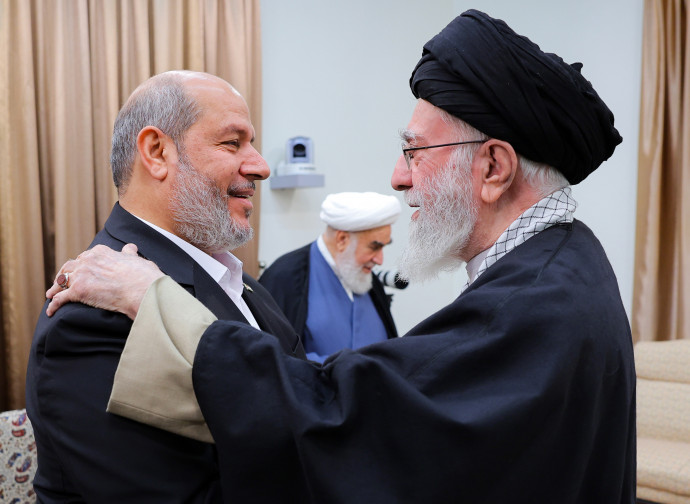Khalil al-Hayya in un incontro del 2025 con Ali Khamenei (ImagoEconomica)