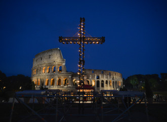 Via Crucis al Colosseo, le meditazioni scritte da Francesco