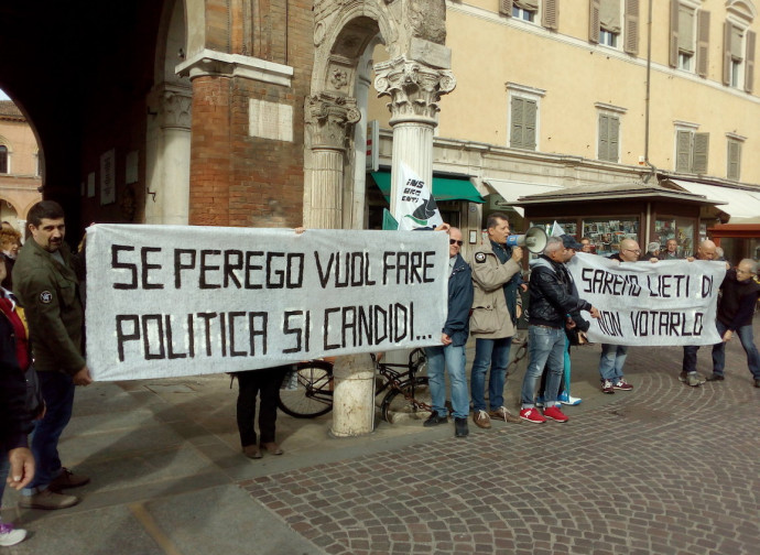 Una contestazione di un'associazione di cittadini a Perego Una contestazione di un'associazione di cittadini a Perego