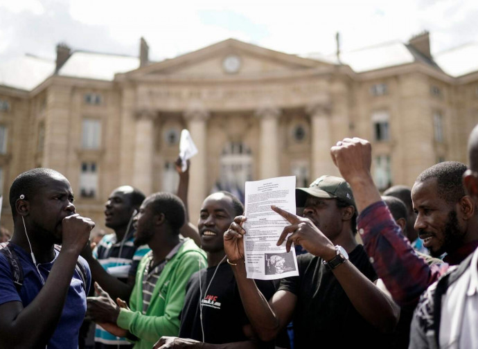Parigi, la protesta dei sans papiers