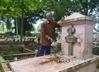 In un cimitero di Giava sono state profanate 11 tombe cristiane