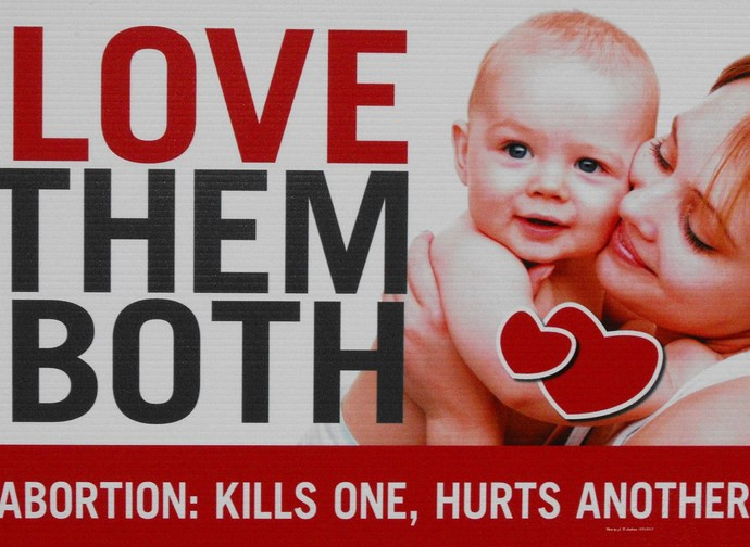 Amale entrambe. L'aborto: uccide uno, ferisce l'altro Amale entrambe. L'aborto: uccide uno, ferisce l'altro