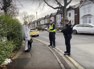 Polizia britannica contro i pro-life: indagini continue per scoraggiarli
