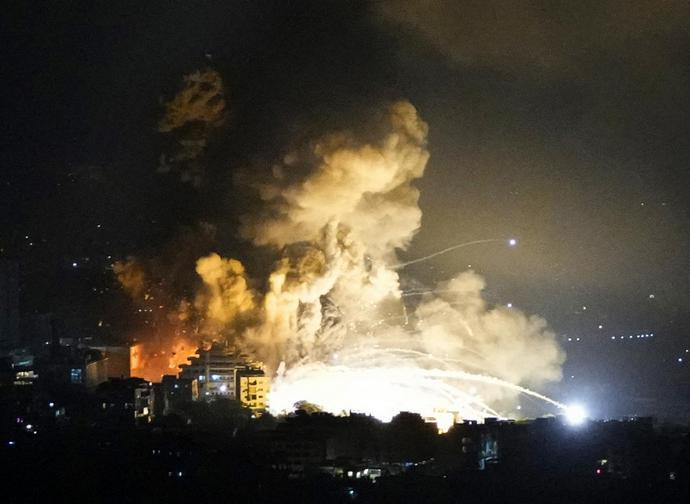 Bombardamenti israeliani nel Sud Libano Bombardamenti israeliani nel Sud Libano