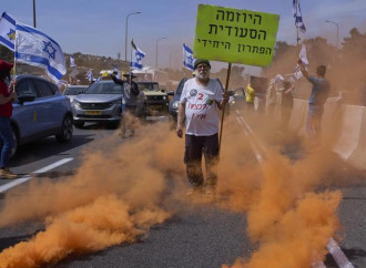 Proteste a Gaza e in Israele, ma la guerra non si ferma