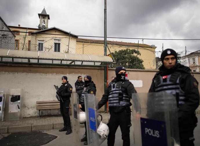 Istanbul, polizia di fronte alla chiesa italiana (La Presse)