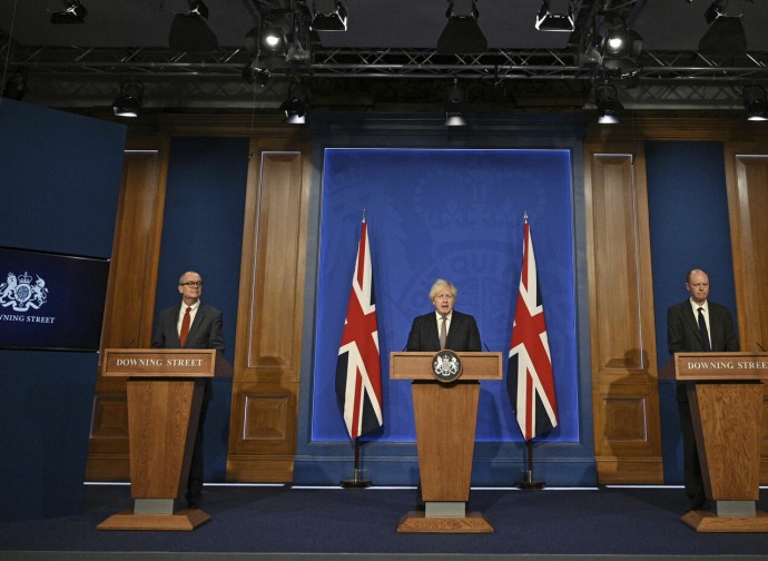 Boris Johnson annuncia le riaperture Boris Johnson annuncia le riaperture