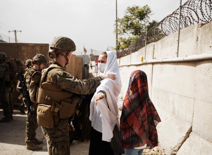 Checkpoint americano all'aeroporto di Kabul