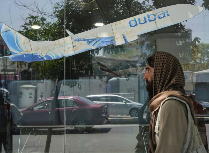 All'aeroporto di Kabul (La Presse) All'aeroporto di Kabul (La Presse)