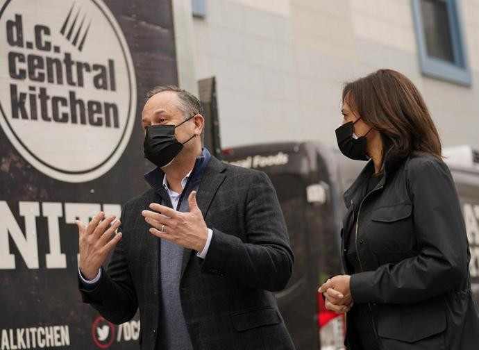 Doug Emhoff e Kamala Harris Doug Emhoff e Kamala Harris
